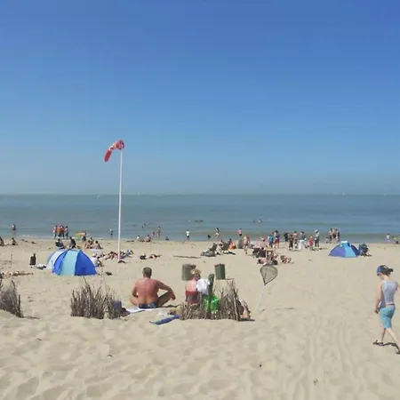 In With Stunning Sea Views Lägenhet De Haan